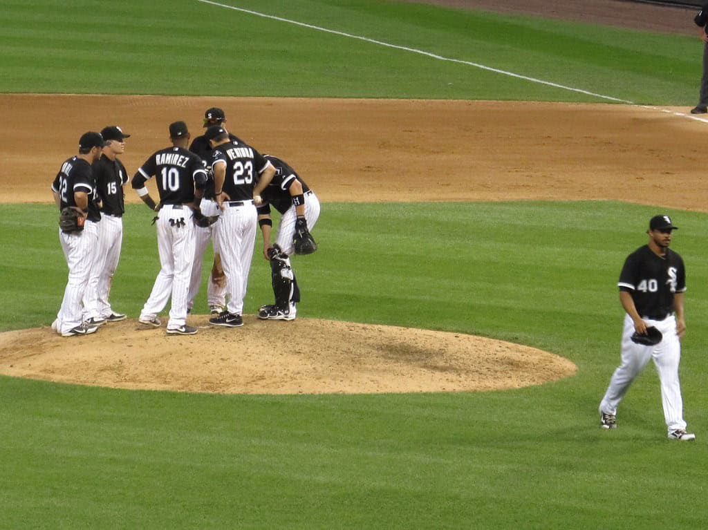 Chicago White Sox players huddle during a game against Cleveland Indians in 2013